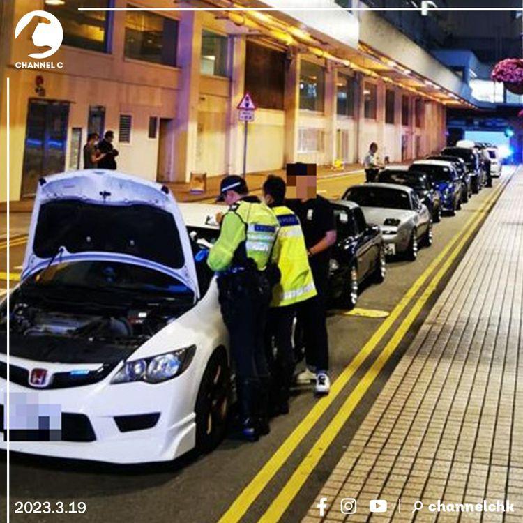 警巡尖嘴停車場揭10架私家車疑曾改裝 扣留九龍灣檢驗